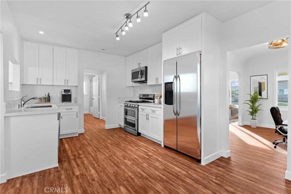 5912 Homewood Avenue Property Photo 1