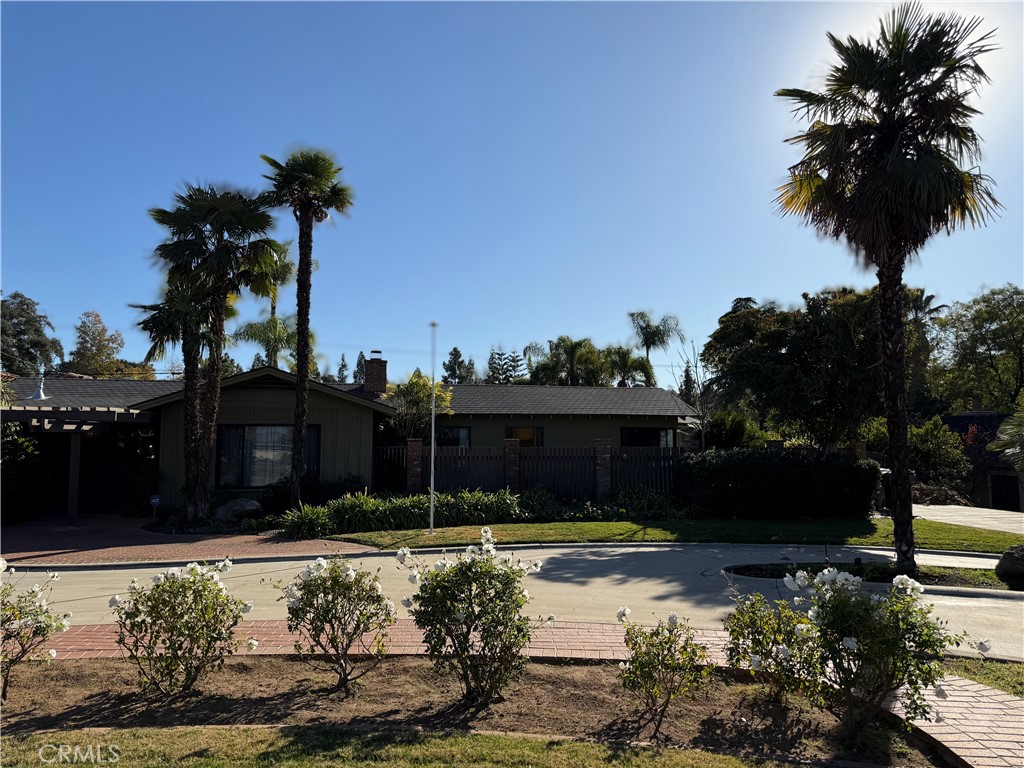 522 E Mariposa Drive Property Photo 1