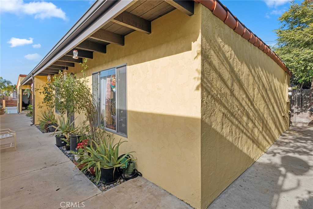 155 W Escalones Property Photo 4