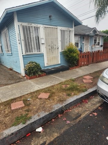 1142 E 66th Street Property Photo 4