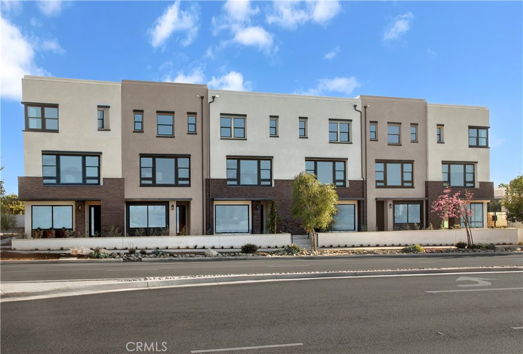 1090 Foothill Boulevard Property Photo 1