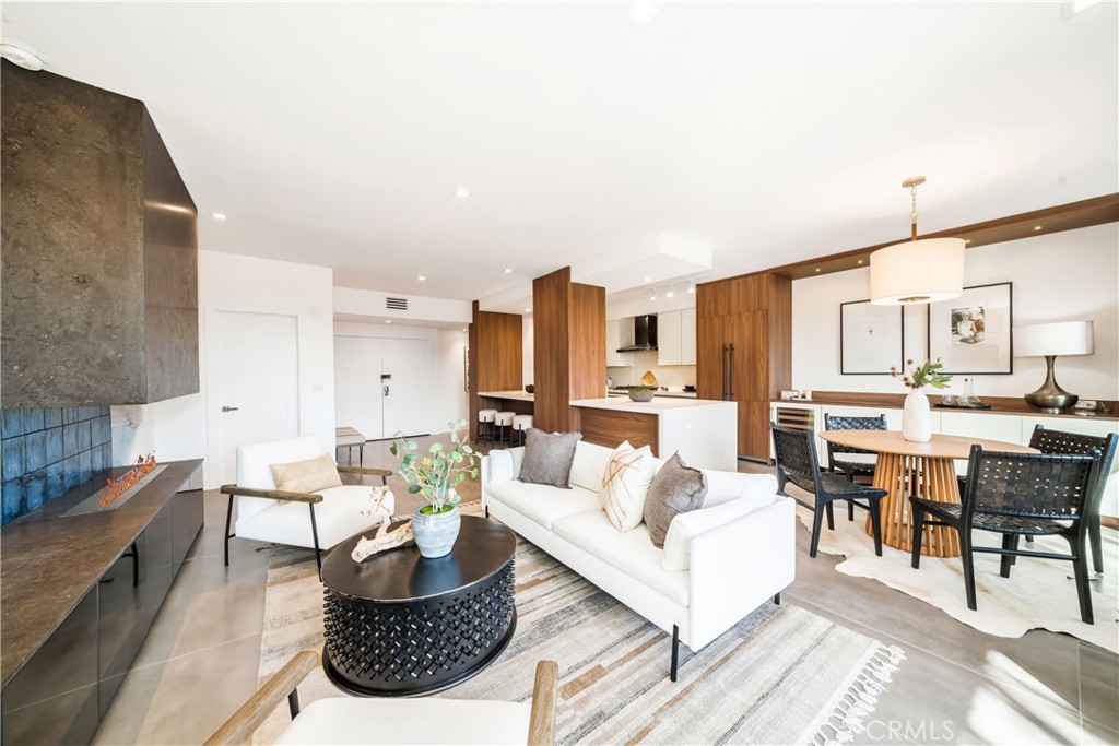1223 Roxbury Drive 202