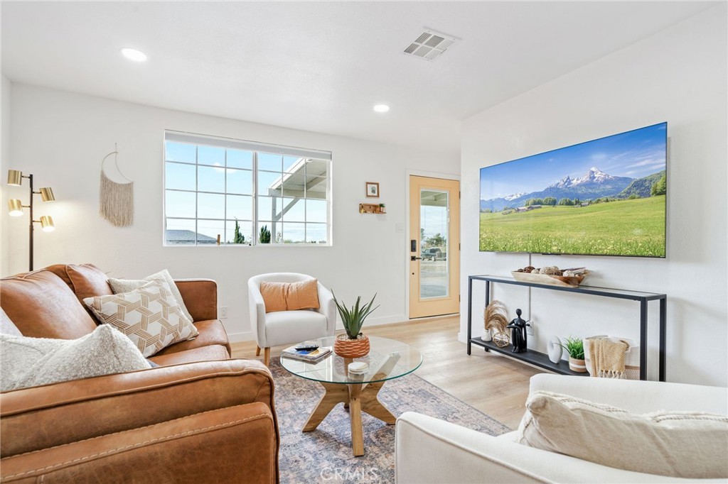 62046 Mountain View Circle Property Photo 5