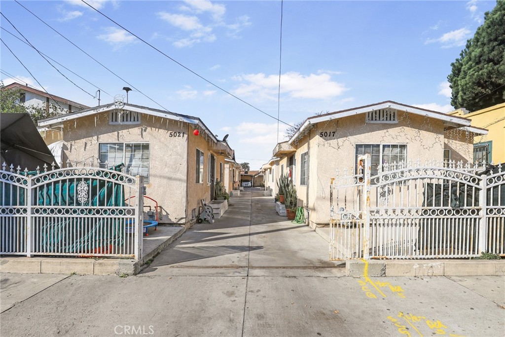 5017 S San Pedro Street Property Photo