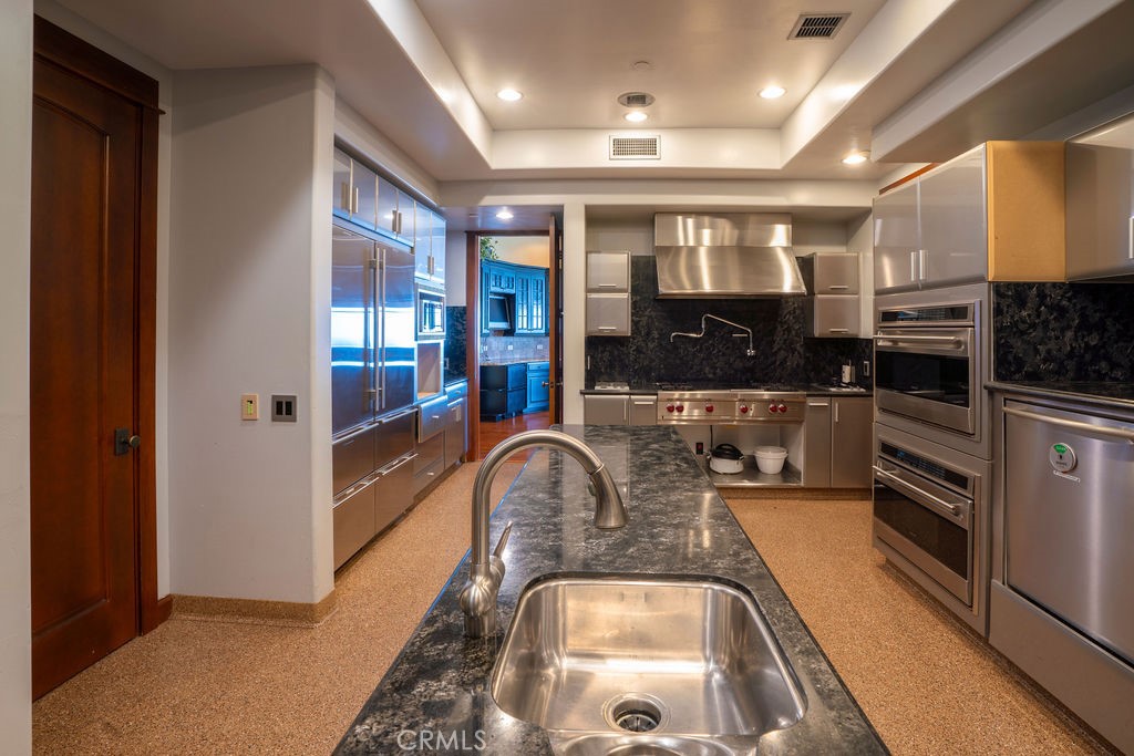 2284 Sunshine Mountain Road Property Photo 5