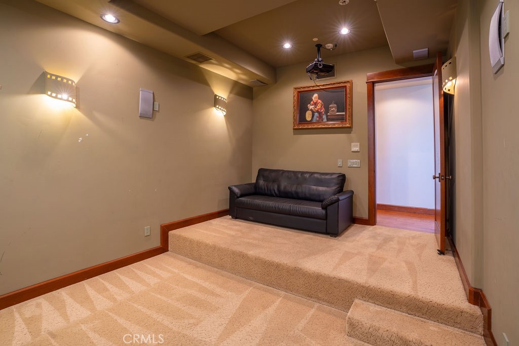 2284 Sunshine Mountain Road Property Photo 14
