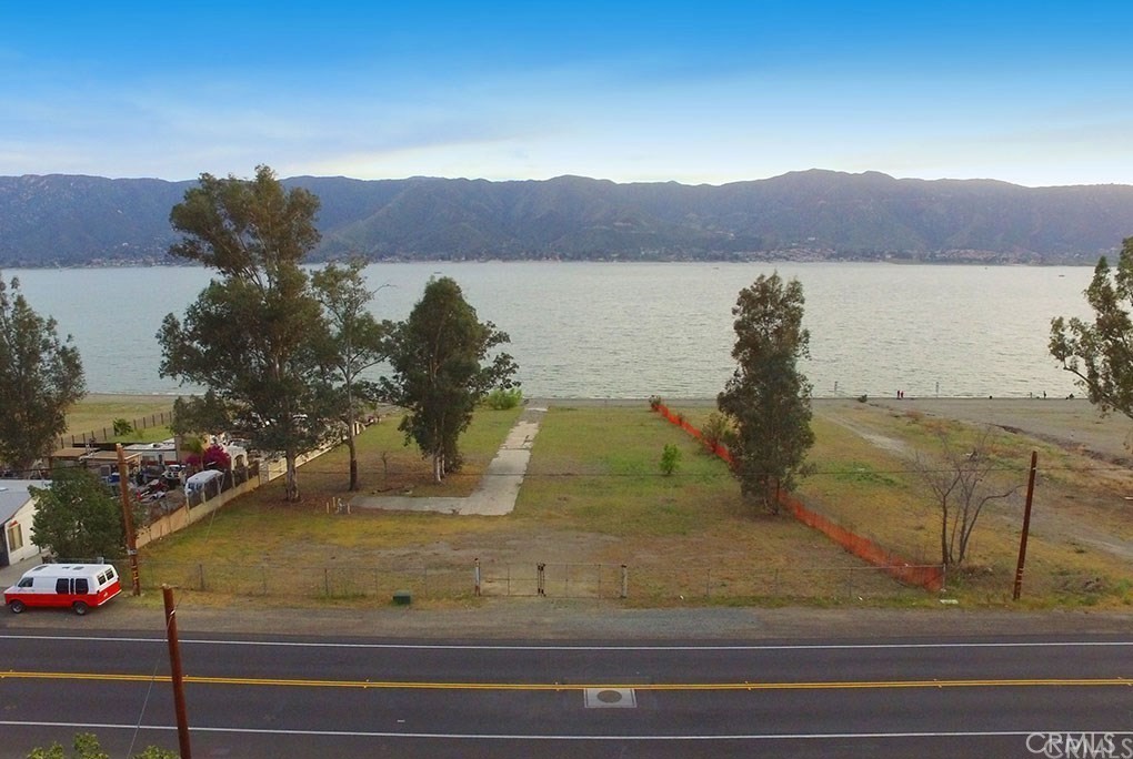 1404 W Lakeshore Drive Property Photo 4