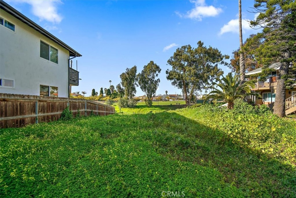 227 W. El Portal Property Photo 17