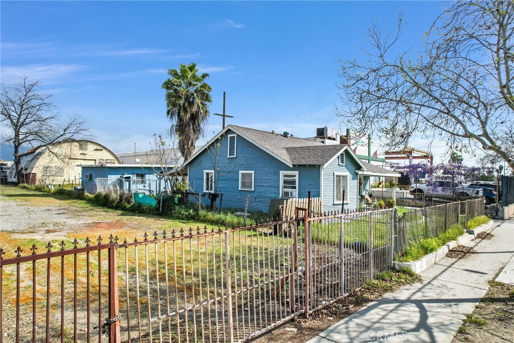 1491 E Mission Boulevard Property Photo 2
