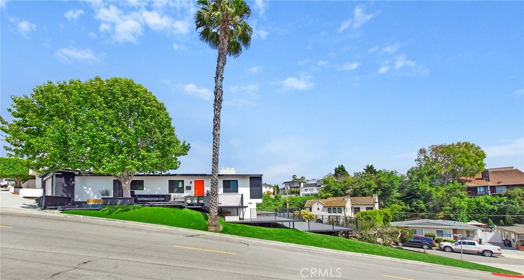 300 Holmwood Drive Property Photo 1