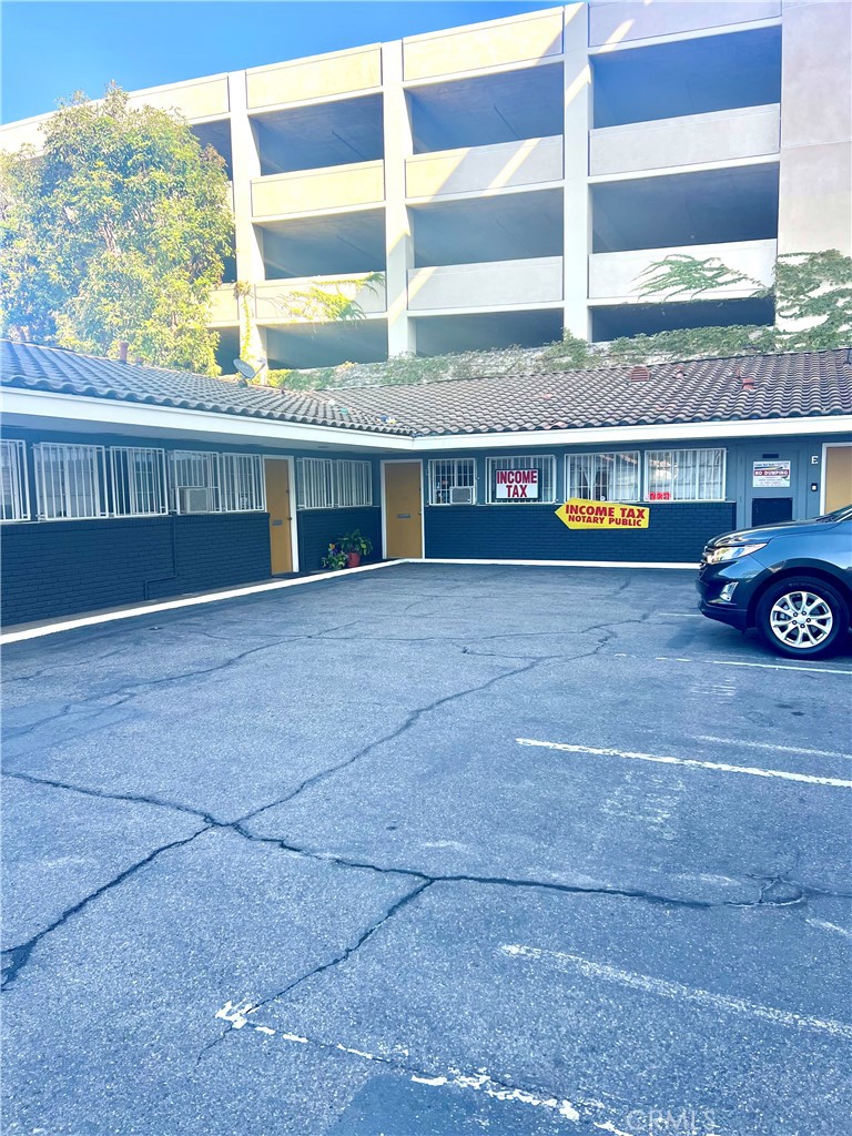 817 N Broadway Property Photo 3