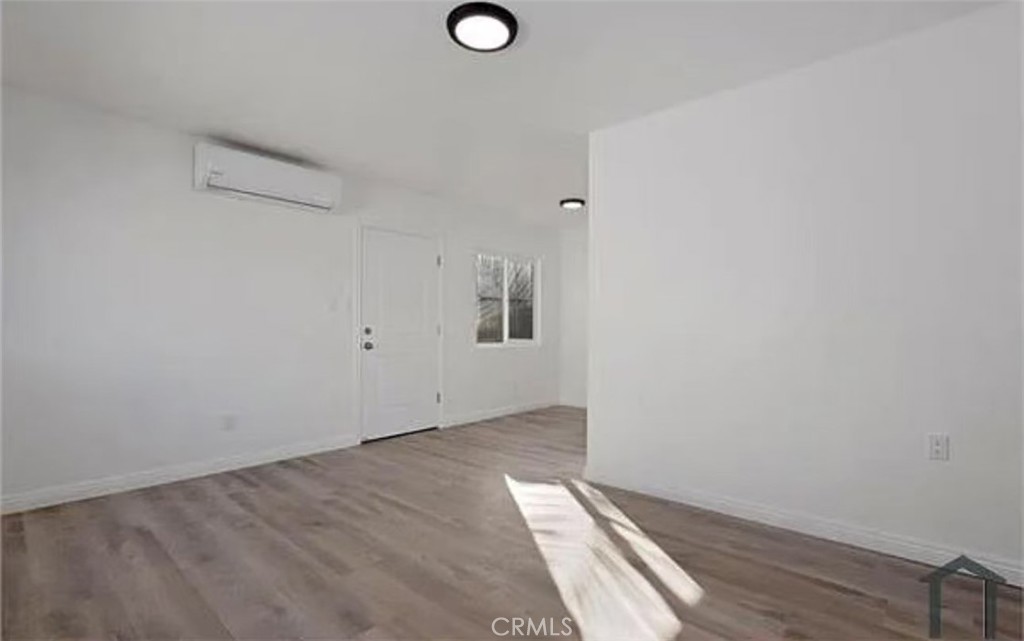 2122 E 10th Street Property Photo 7