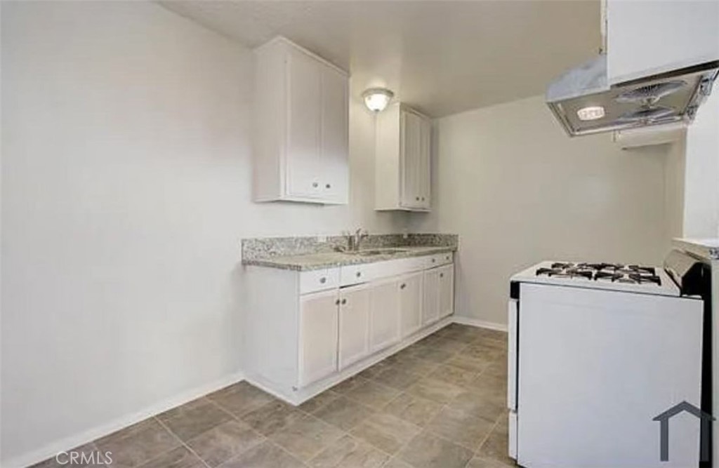 2122 E 10th Street Property Photo 8