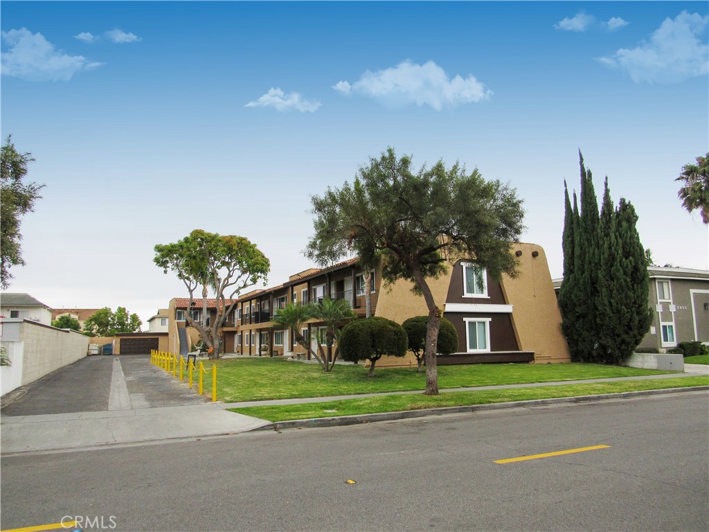 7862 2nd Street Property Photo