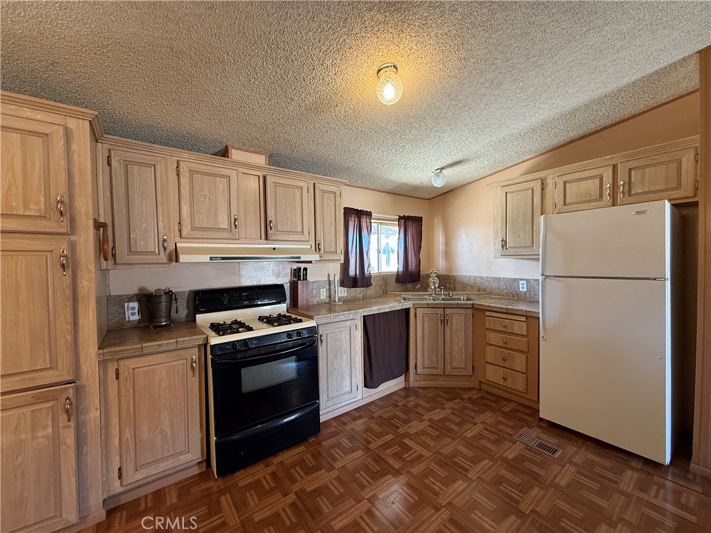 5593 Rio Vista Drive Property Photo 8