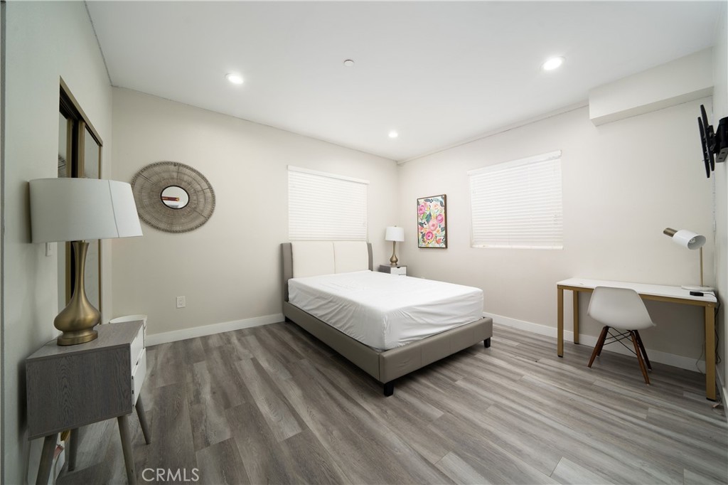 1805 S New England Street Property Photo 8