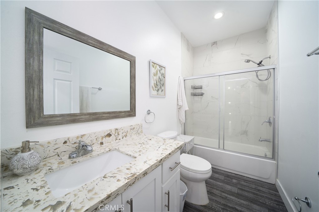 1805 S New England Street Property Photo 14