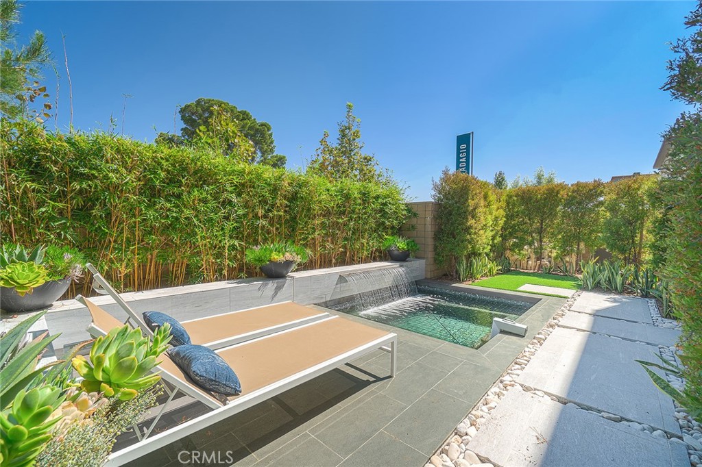 173 Scale Property Photo 2