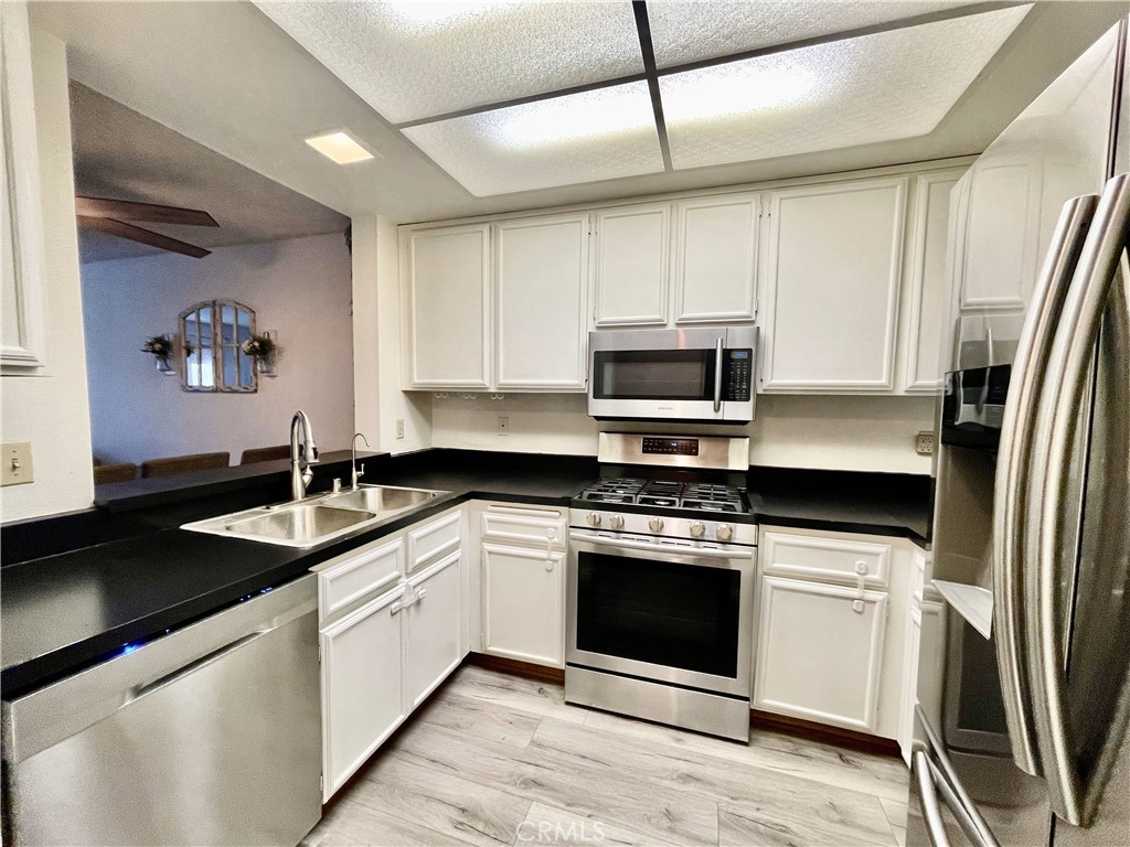 8723 Pine Crest Place Property Photo 4