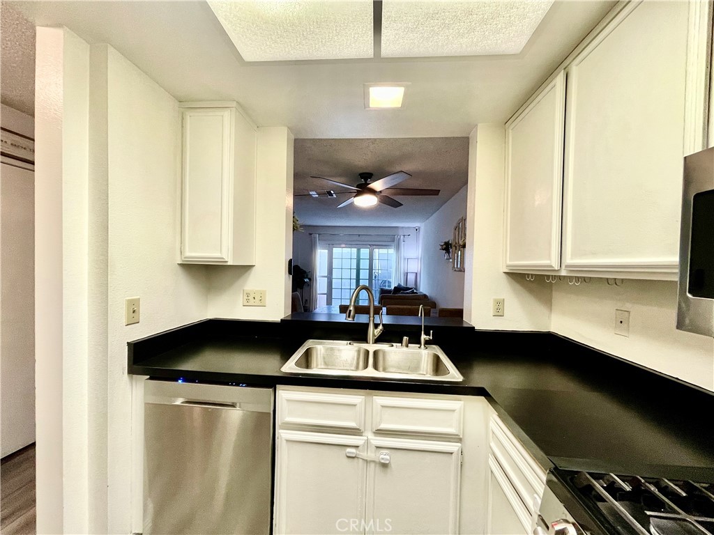 8723 Pine Crest Place Property Photo 10