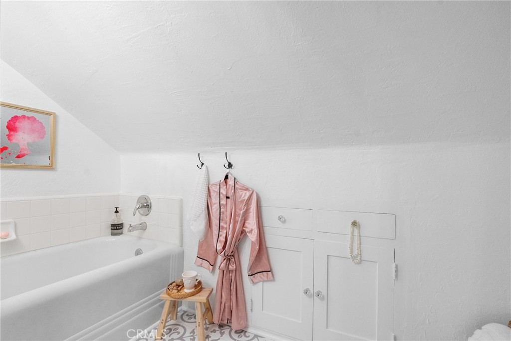 23864 Springwater Road Property Photo 28