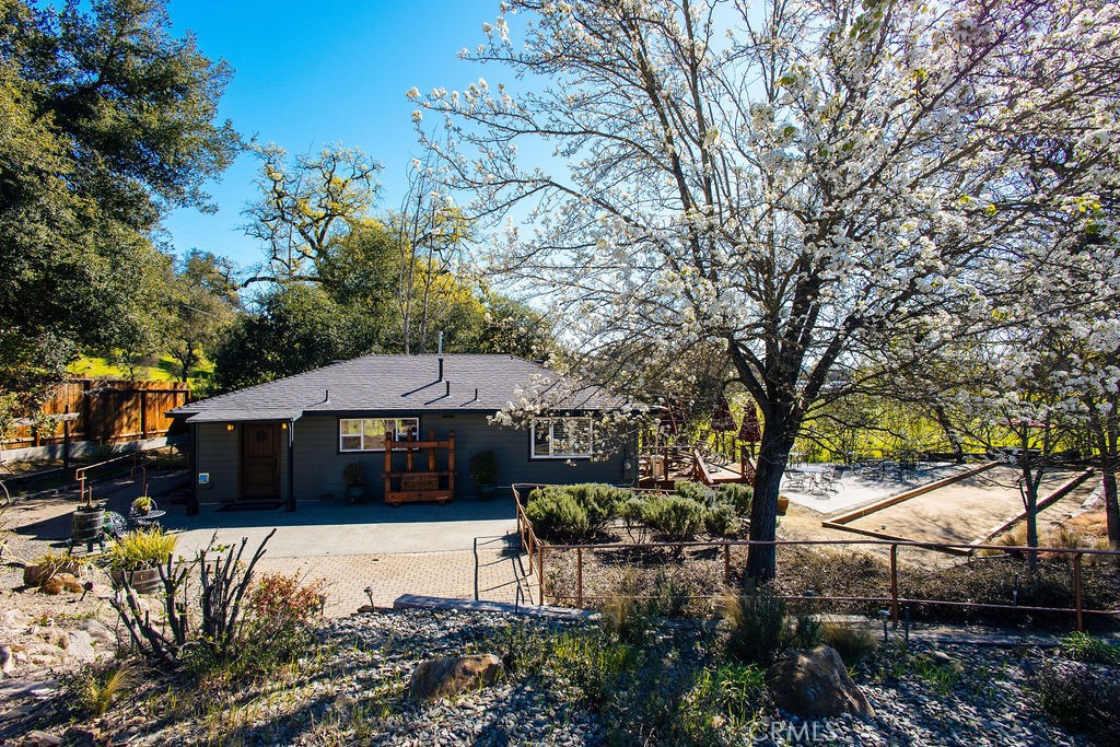 1001 Silverado Trail South Property Photo 45