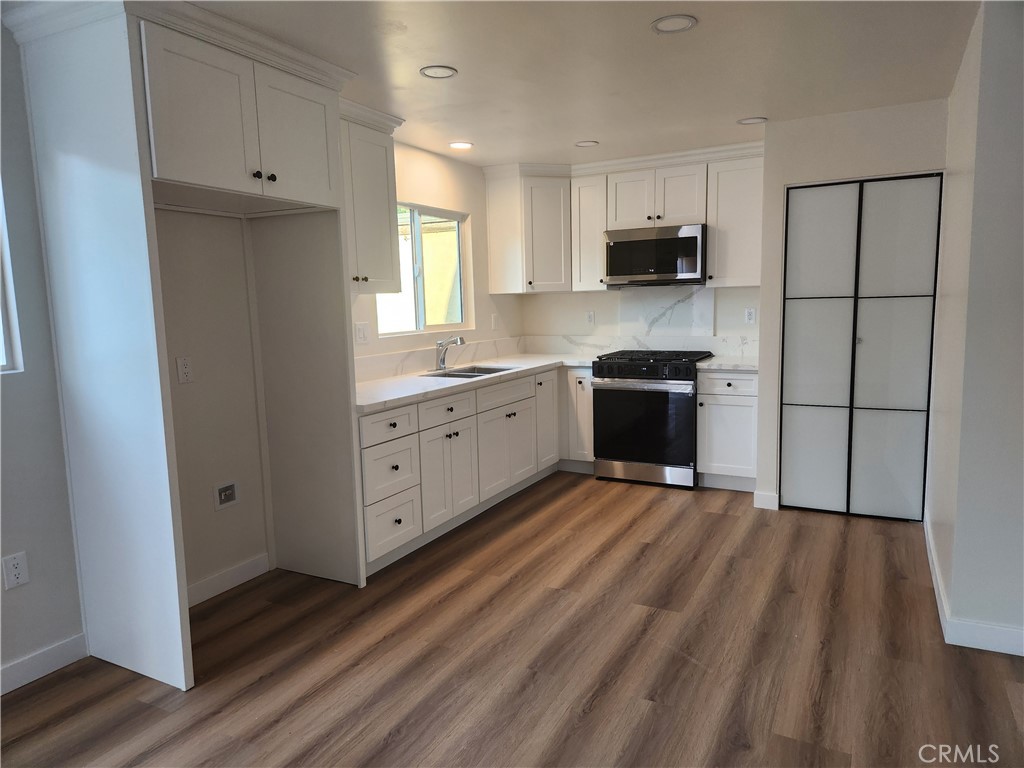 9716 Garibaldi Avenue Property Photo 8