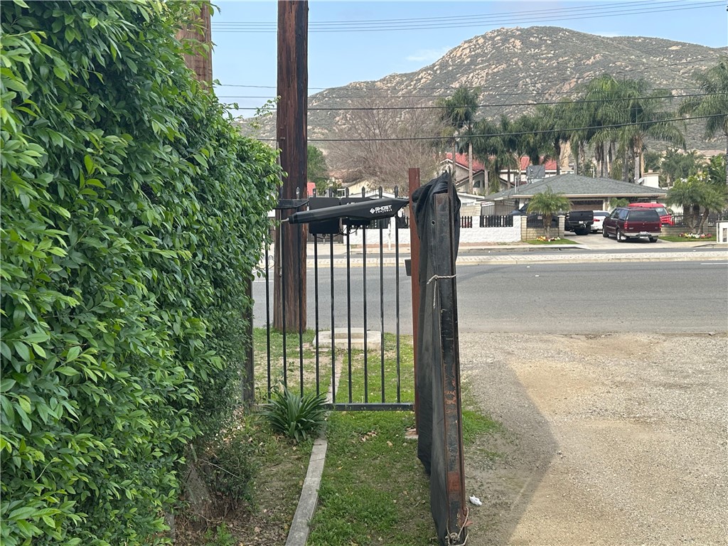 12377 La Cadena Drive Property Photo 14