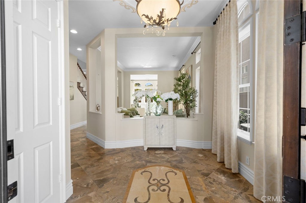 5656 Ocean Terrace Drive Property Photo 3