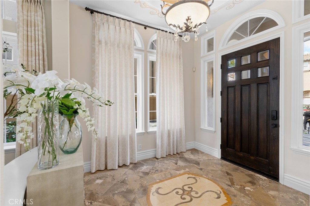 5656 Ocean Terrace Drive Property Photo 4
