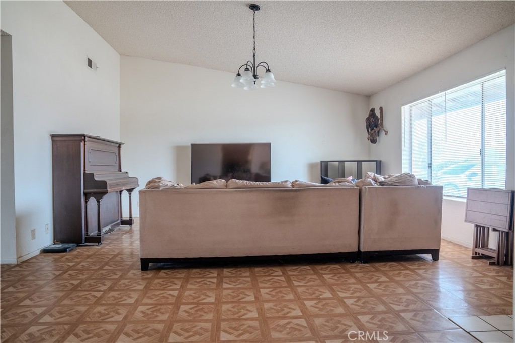 9902 Victor Avenue Property Photo 7