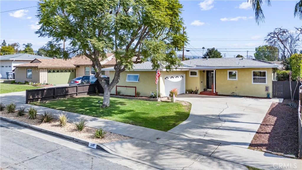 300 Chinchilla Street Property Photo
