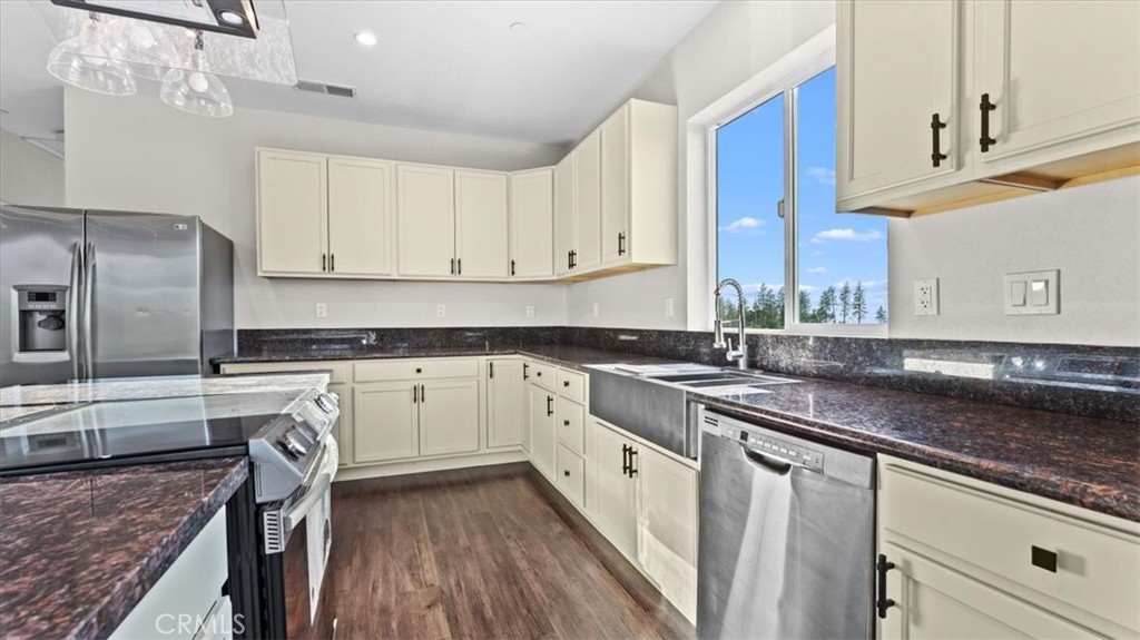 5627 Newland Road Property Photo 13