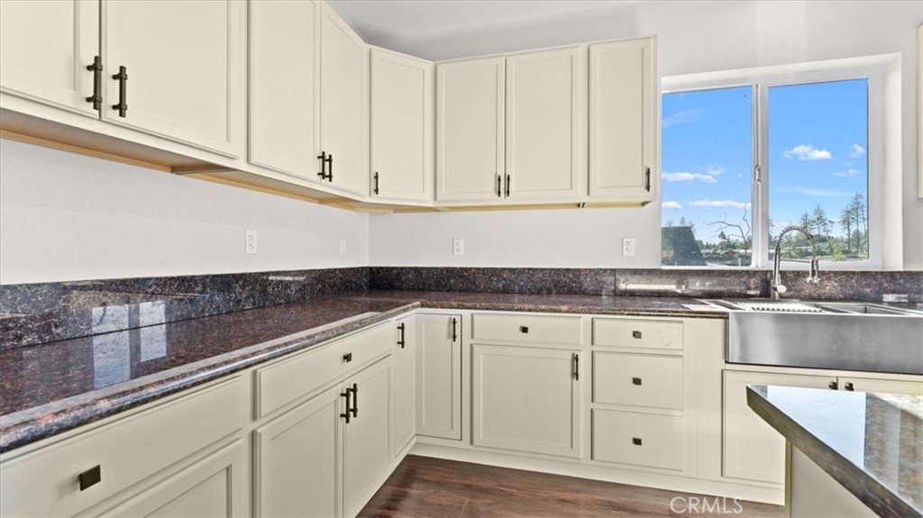 5627 Newland Road Property Photo 15