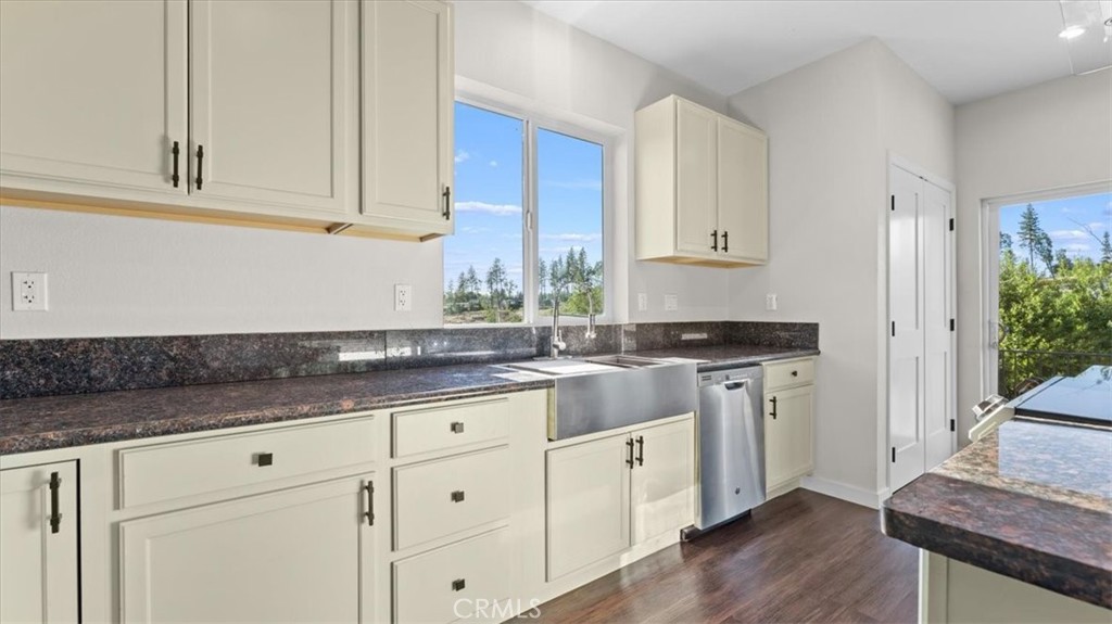 5627 Newland Road Property Photo 16
