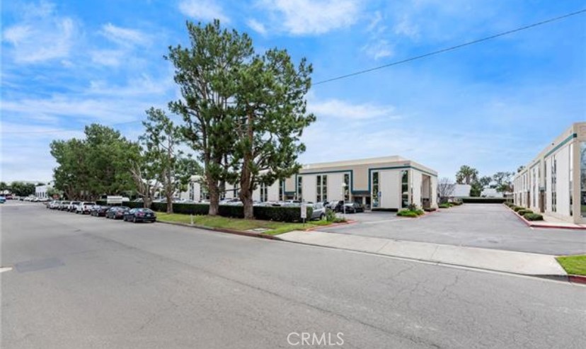 1820 E Garry Avenue 211c Property Photo 11