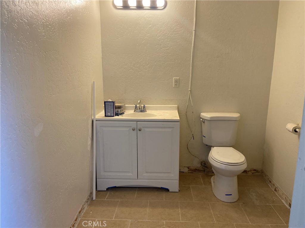 9437 Edinger Property Photo 4