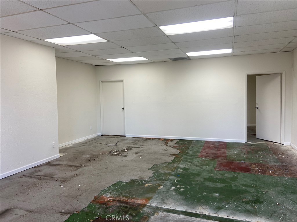 9437 Edinger Property Photo 7