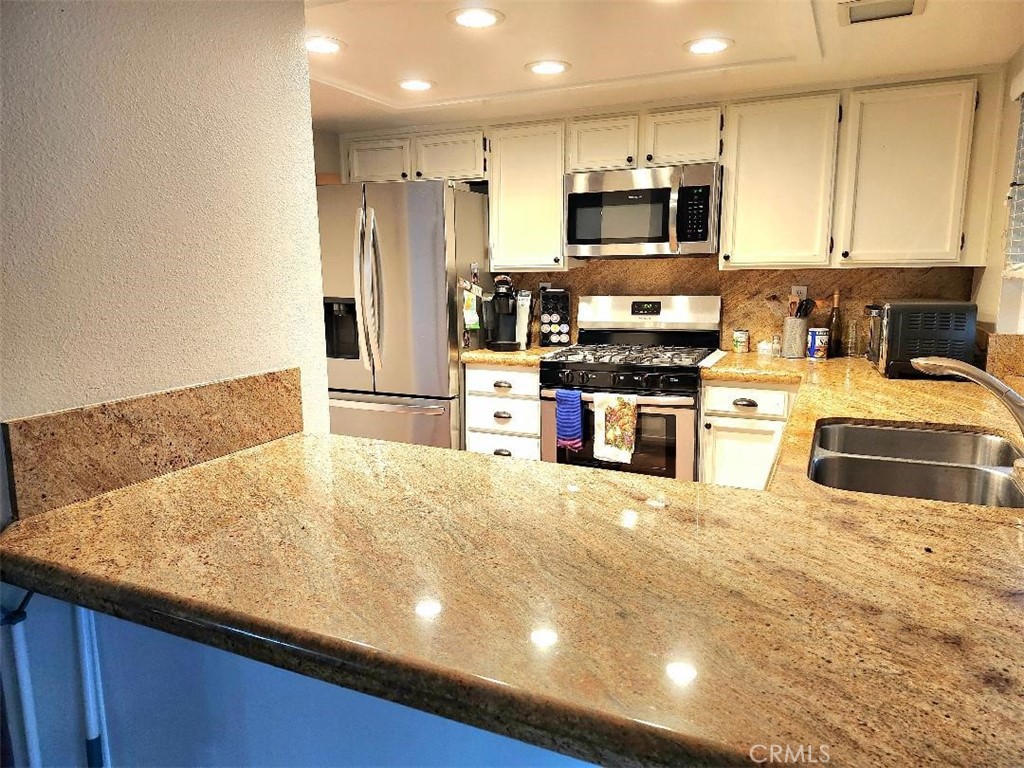 2314 N Sycamore Avenue Property Photo 4