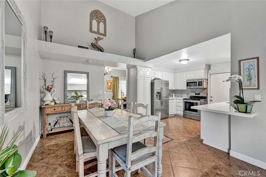 1942 Roanoke Avenue Property Photo