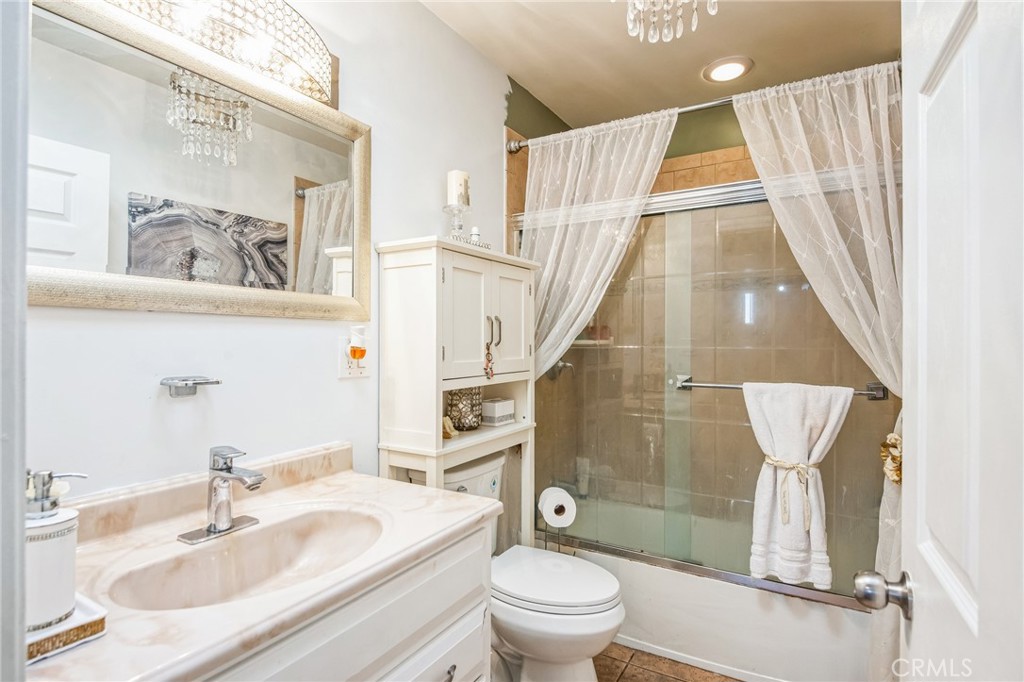 163 N Pasadena Avenue Property Photo 4
