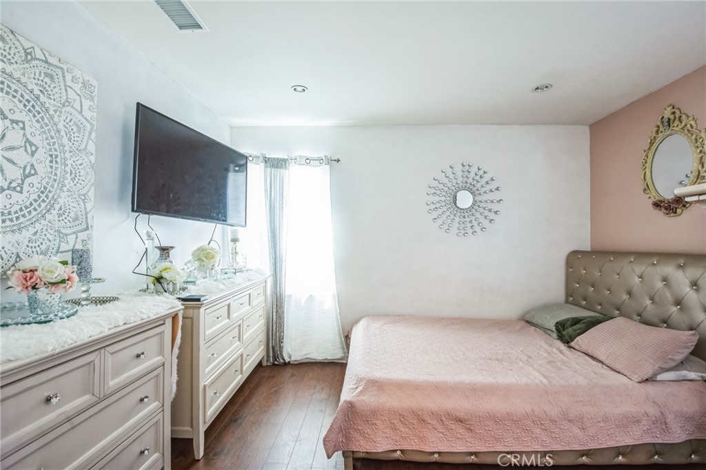 163 N Pasadena Avenue Property Photo 7
