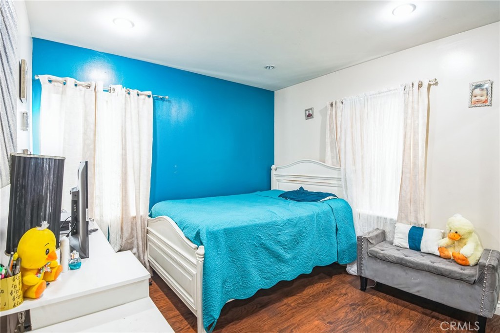 163 N Pasadena Avenue Property Photo 8