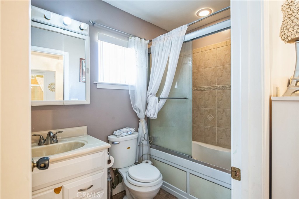 163 N Pasadena Avenue Property Photo 10