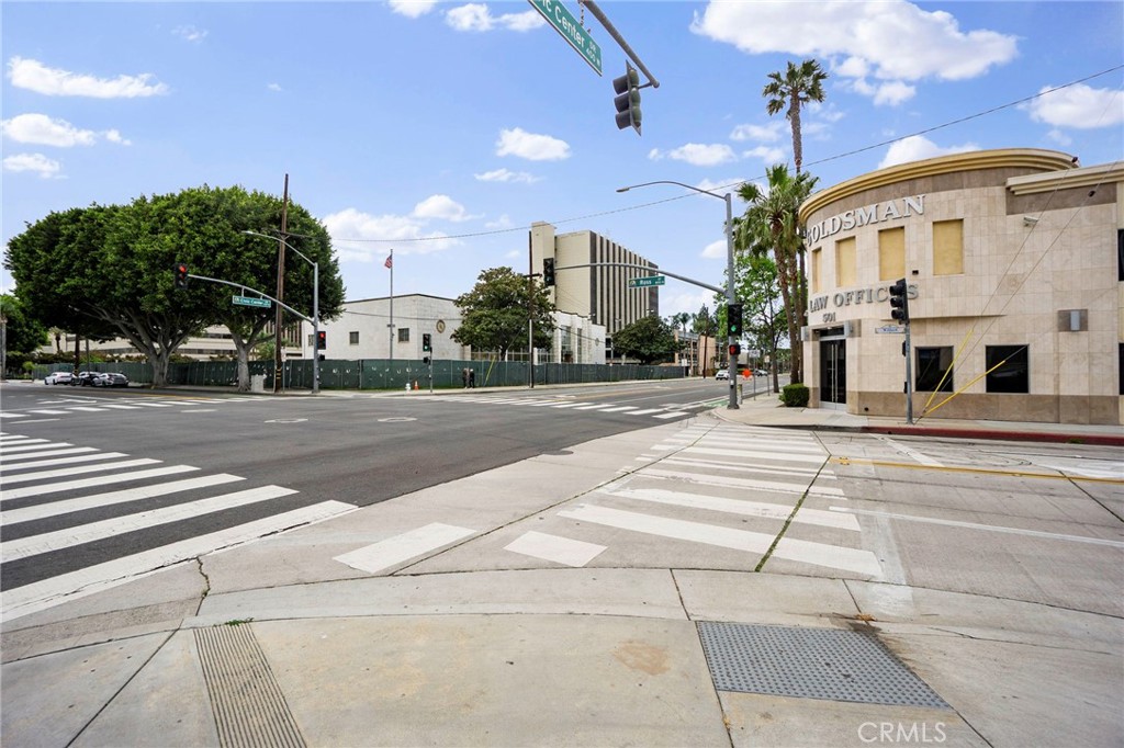 801 N Ross Street Property Photo 3