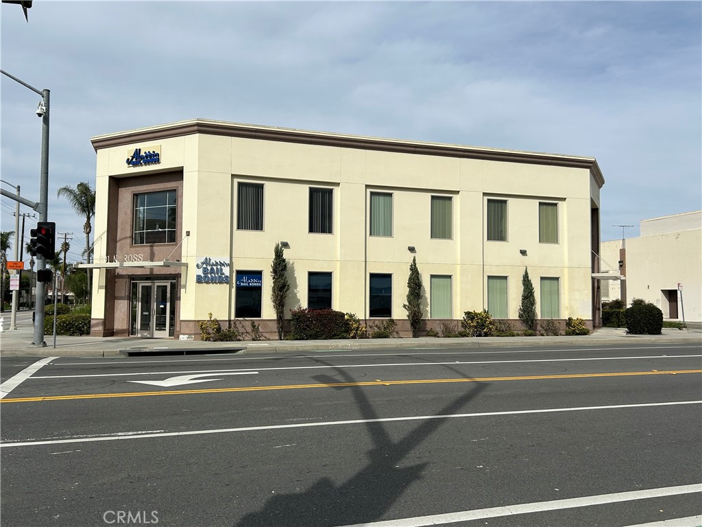 801 N Ross Street Property Photo 4