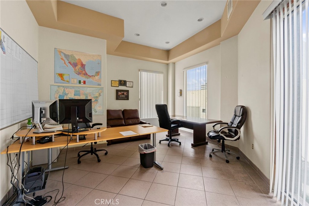 801 N Ross Street Property Photo 22