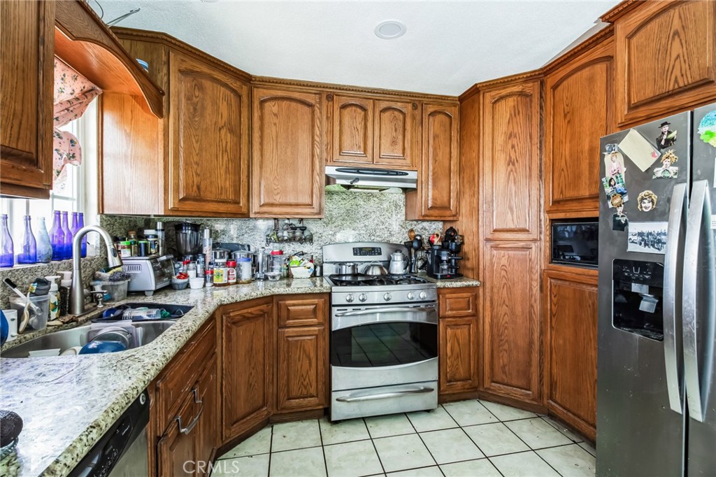 18823 Sheffield Street Property Photo 3