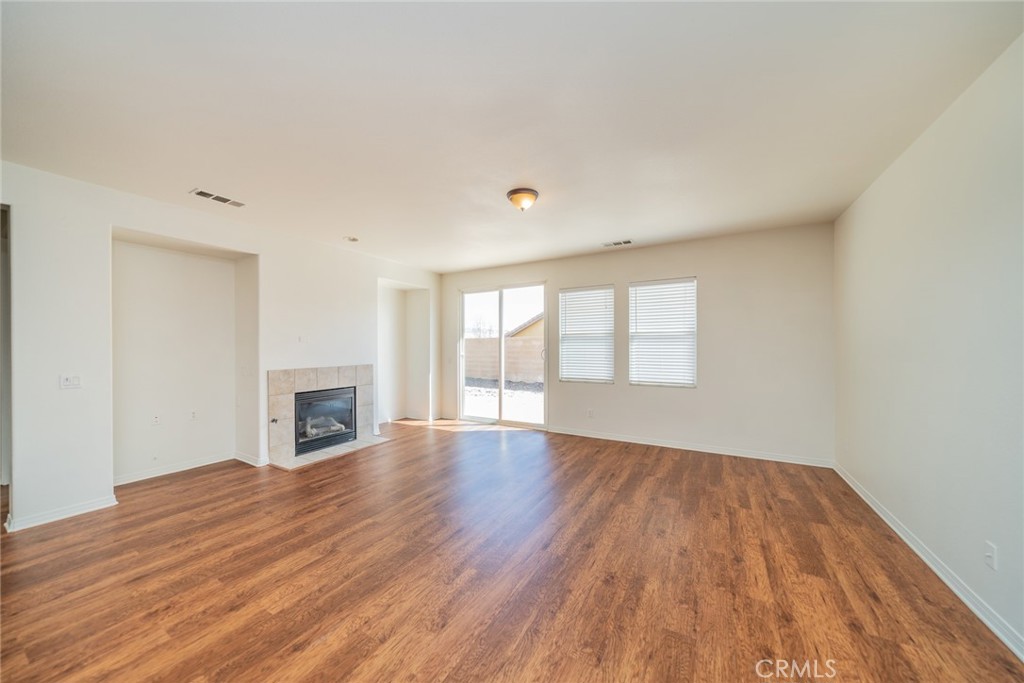 1435 Petunia Court Property Photo 6