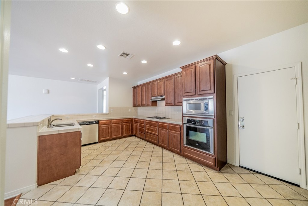 1435 Petunia Court Property Photo 12
